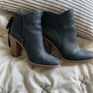 Vince Camuto Size 7 Brown Suede Leather Fashion Boots Bootie